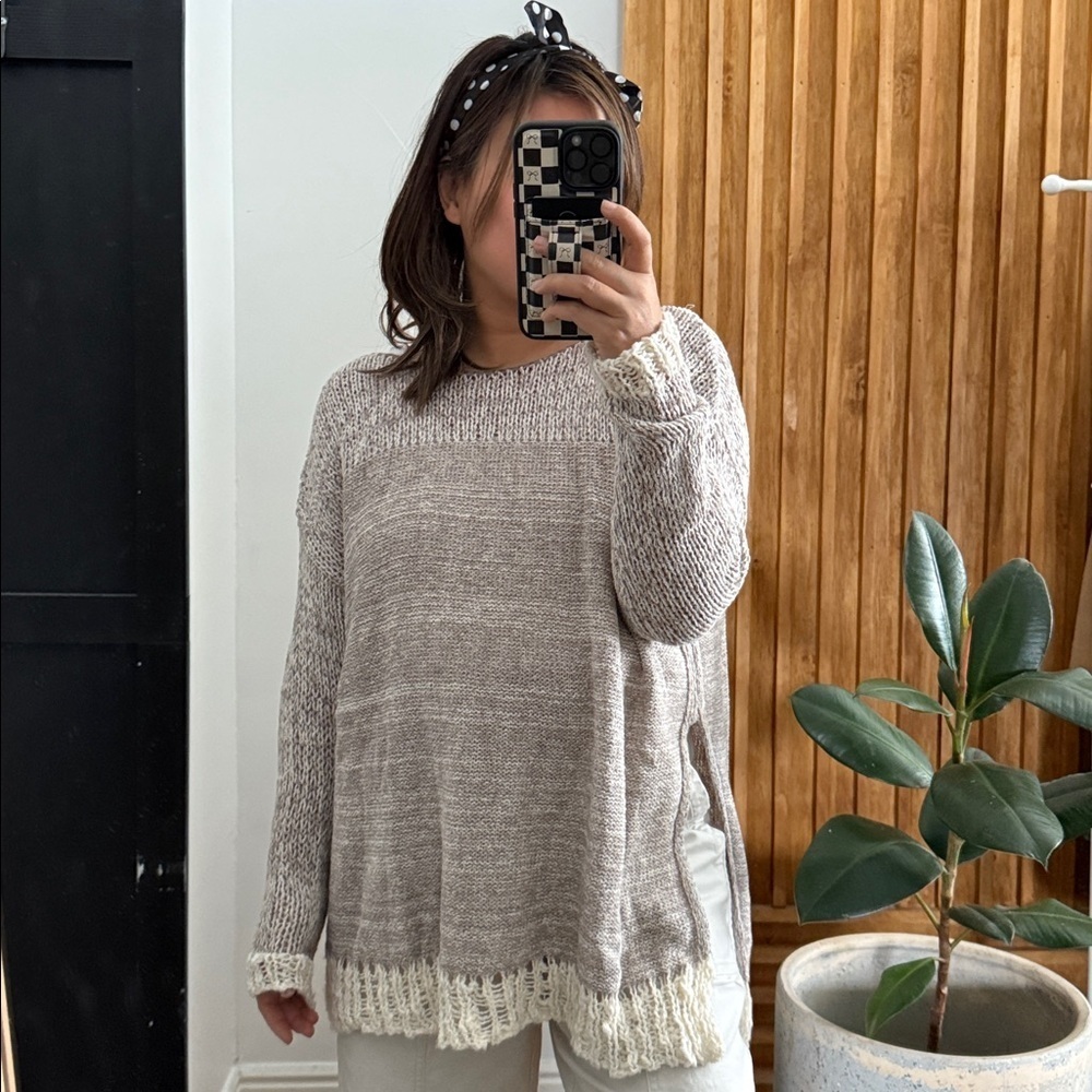 Free People- Haiku Deep side slit slouchy Sweater. S‎